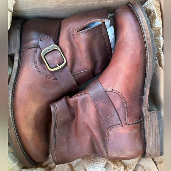 FRYE *NWT VERONICA FLEX LEATHER BOOTIEWomen's Size 8Biker Boots